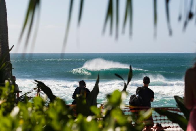 Banzai Pipeline Looking Pretty Good!