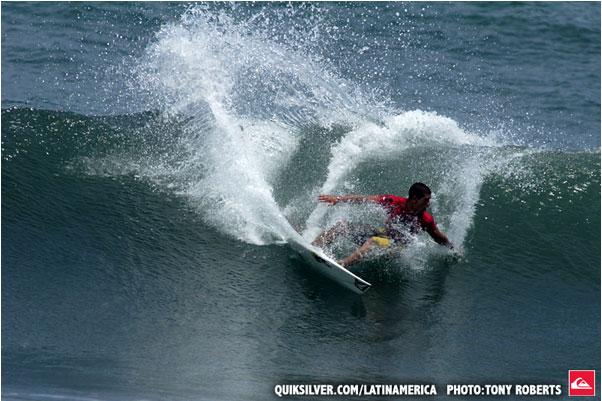 Ezekiel Lau takes on El Salvador