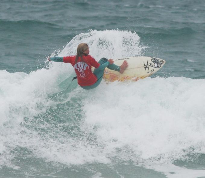 Zoe Sheath - Girls Under16 Winner 2008 Nightsurf