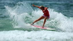 Pauline Ado wins the Oakley Girls Pro Junior Lacanau