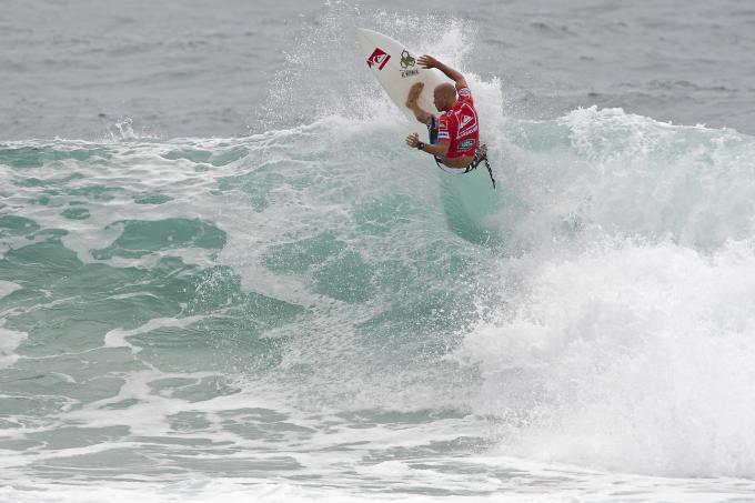 Kelly Slater Snaps at Snapper