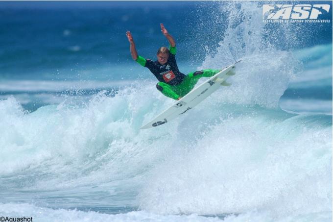 Marlon Lipke airs at Praia de Cordoama in Portugal