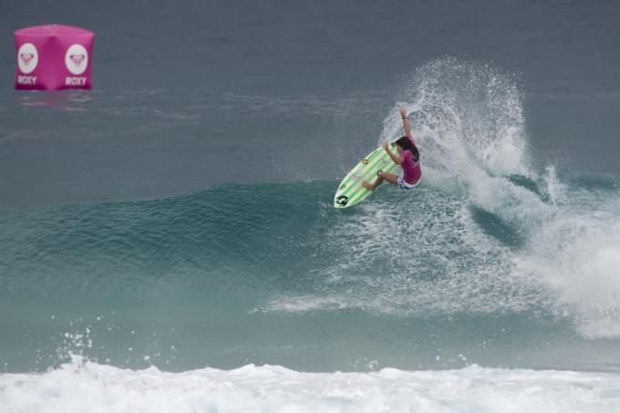 Silvana Lima at Snapper Rocks