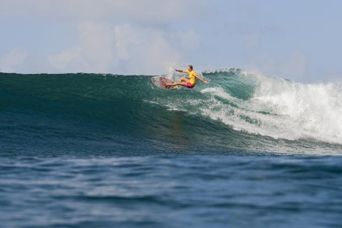 Stephanie Gilmore at Sunset Beach 2009