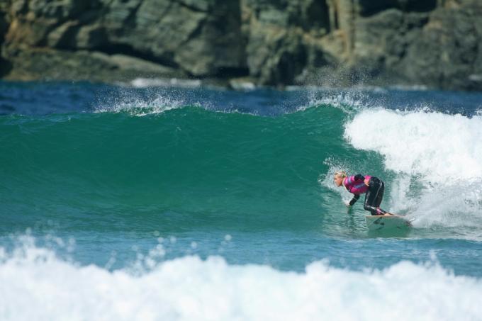 Laura Enever bottom turn