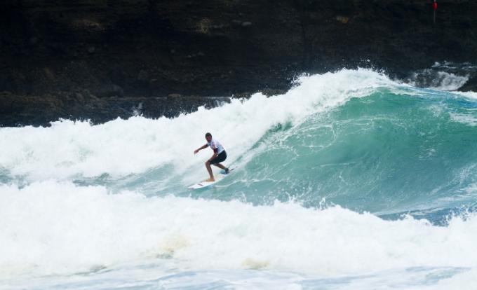 Tim Macdonald on a big left