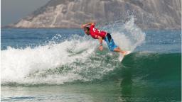 Small clean waves at Arpoador