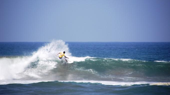 Throwing Spray at Revolcadero