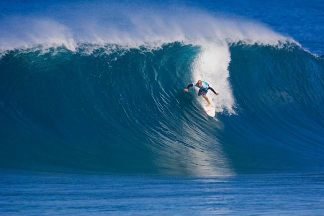 Kelly Slater in Control at Pipe Masters