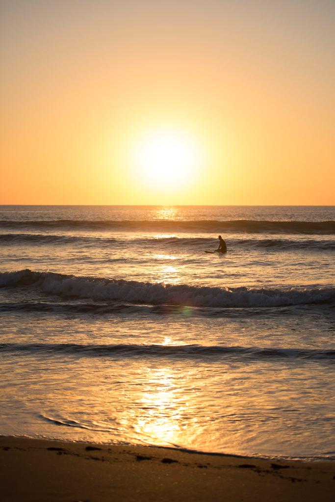 waves waiting sundowner