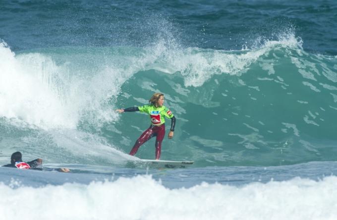 Felipe Suarez bottom turn at Piha