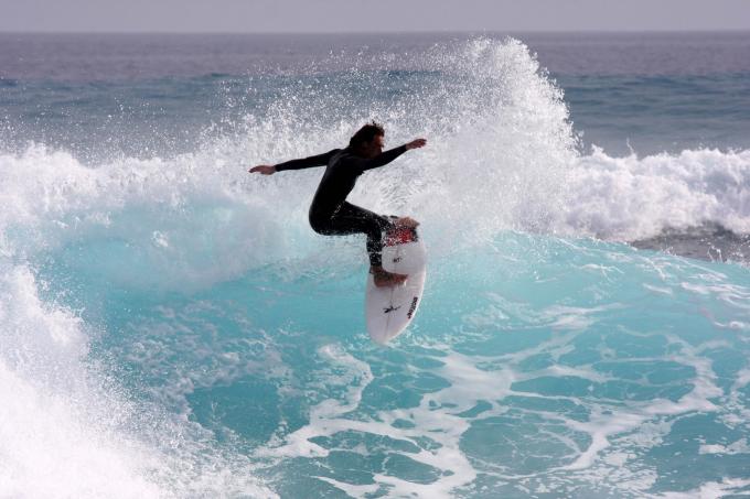 Rapa Nui Surfschool & Camps