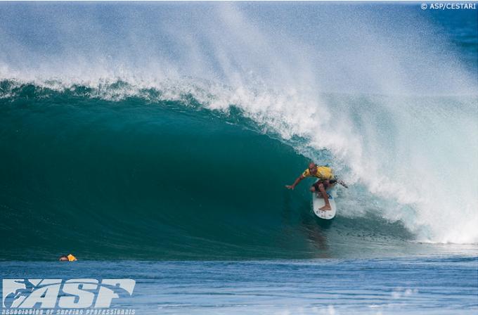 Perfect 10 Ride for Slater at the Pipe Masters