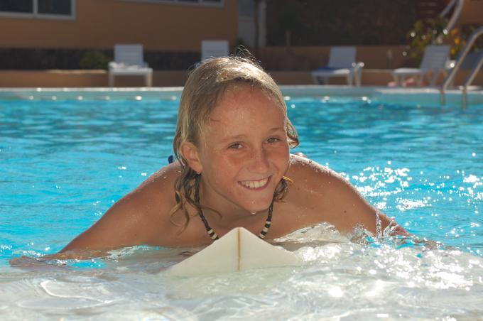 www.rapanui-surfschool.com