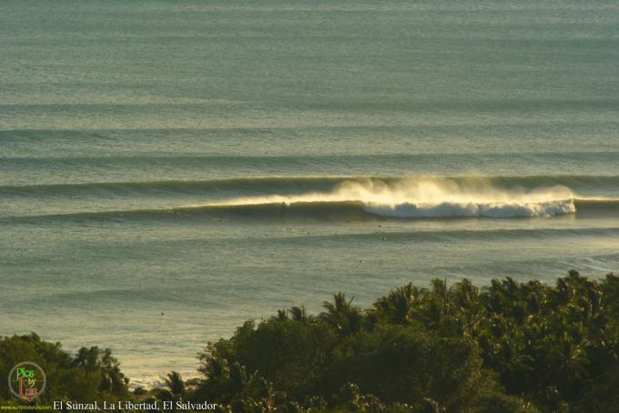 El Salvador. www.surfpicsbyluis.com II