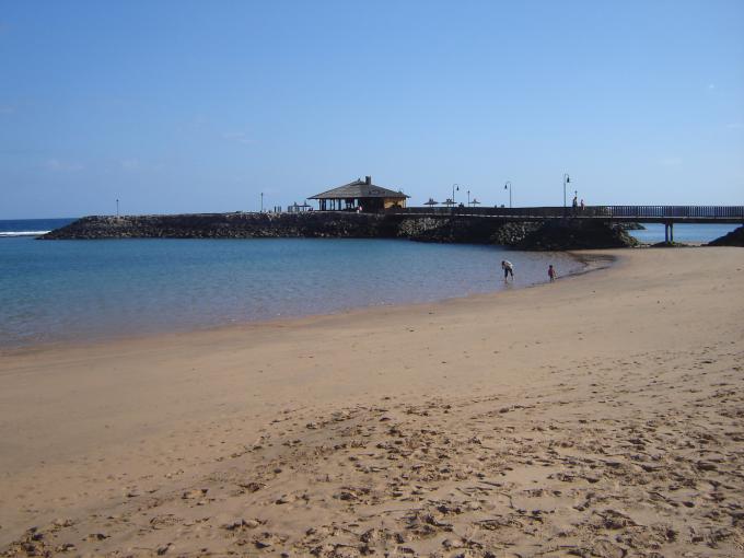 www.rapanui-surfschool.com
