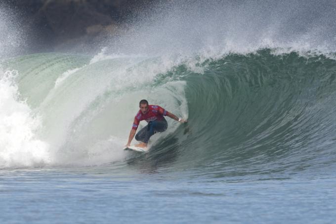 Tiago Pires at Mundaka