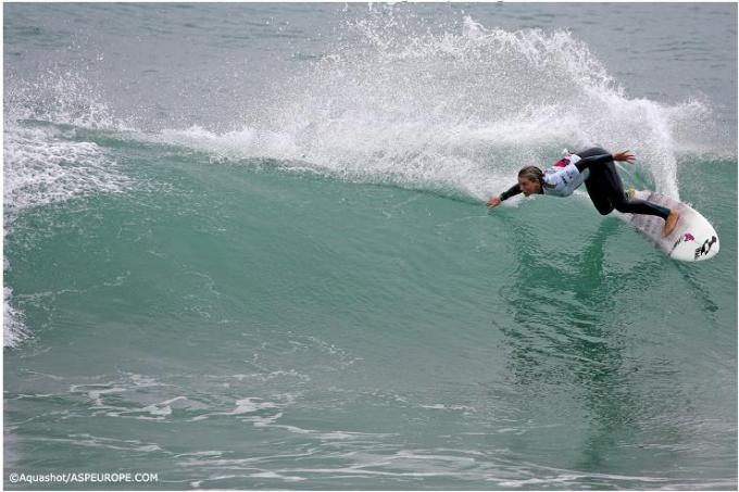 Courtney Conlogue fifth at the Estoril Surf Billabong Girls