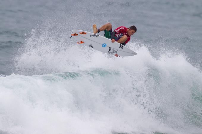 One Footed air at Narrabeen