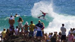 Kelly Slater makes it through round 1