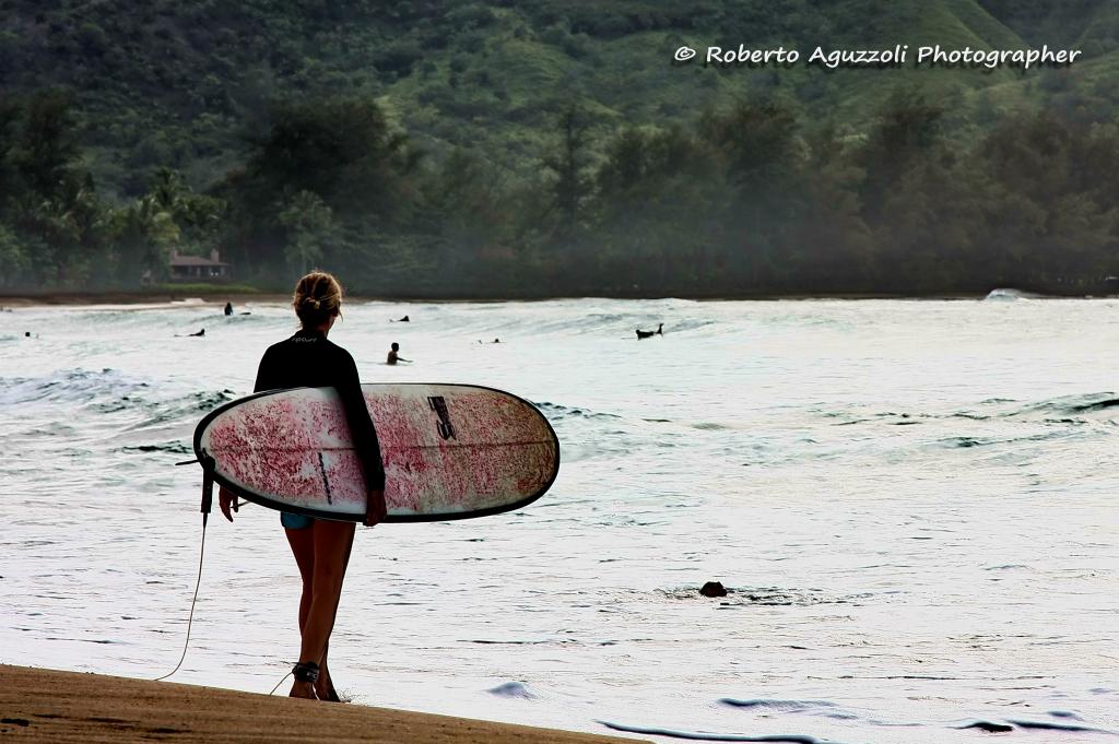 Surfer with longboard