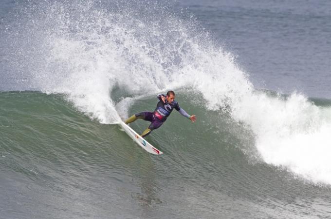 Tiago Pires flys Portugal flag at 2011 Bells