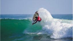 Jordy Smith Fins Out surfing