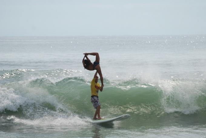 Tandem Surfing I