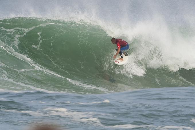 Slater Barelled at Culs Nus Beach