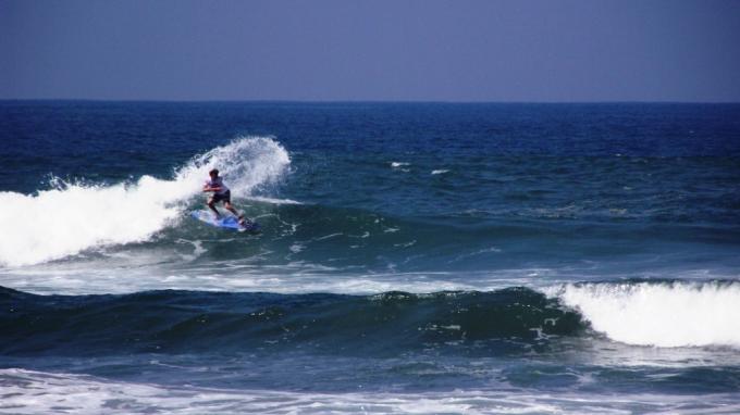 More action from Playa Revolcadero
