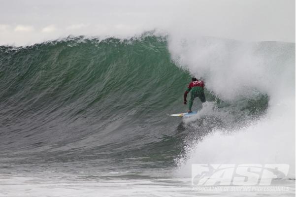 Julian Wilson bags a 10 at J-Bay