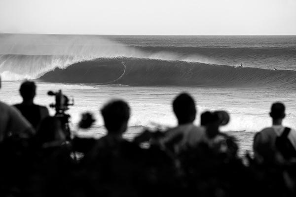 Banzai Pipeline Black and White