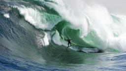 Stuart Gibson captures Masive Wave