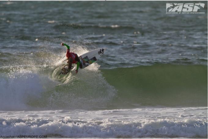 Courtney Conlogue in round 1 Star Estoril Surf & Music Billabong Girls Pro