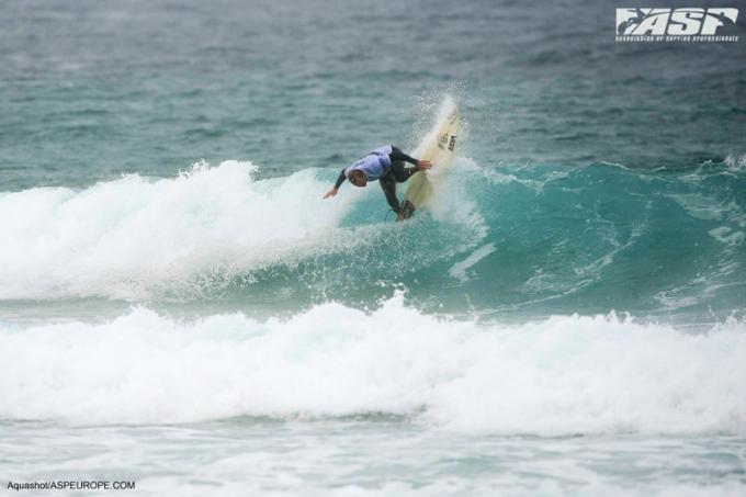 Sam Lamiroy surfs at Fistral Beach