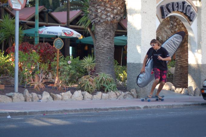 www.rapanui-surfschool.com