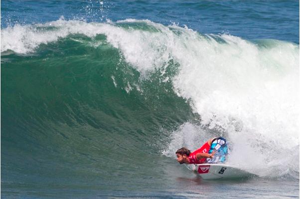 Bottom turn at the Oakley Junior Pro