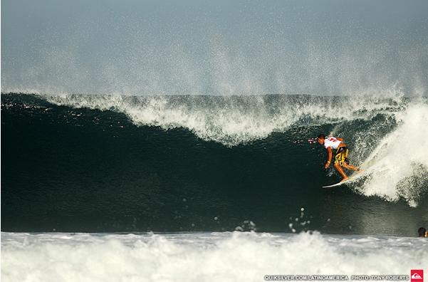 Ezekiel Lau Barrelled at the PE Pro