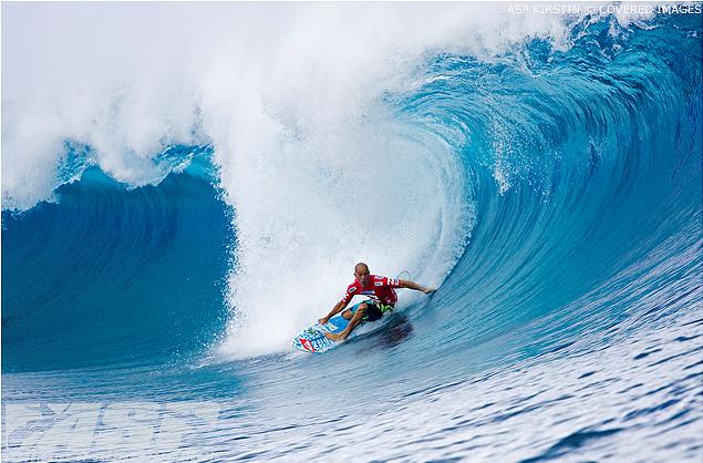 Kelly surfs Teahupoo 