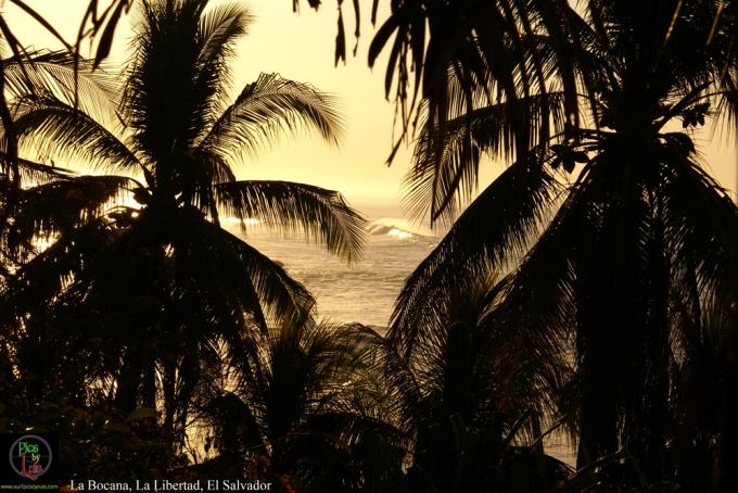 El Salvador. www.surfpicsbyluis.com VI