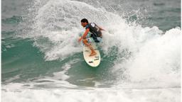 Gonzalez Bentor throws spray