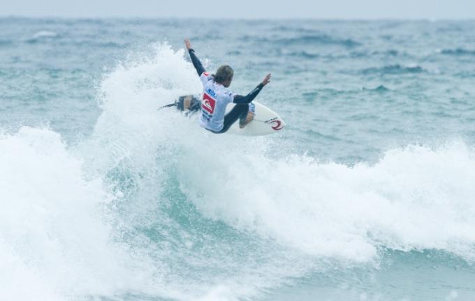 Martin Jeri Pulls Air