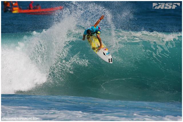 Tiago Pires heads back to the Azores