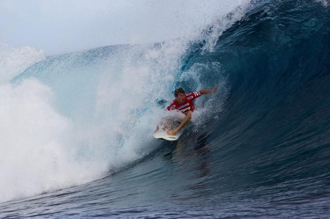 Taj Burrow in the 2009 Billabong Pro Tahiti at Teahupoo