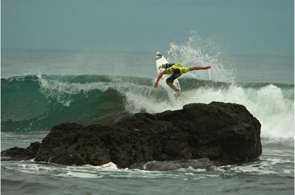 Floater on the rocks by USA Team surfer Cory Lopez