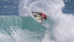 Mick Fanning Stands out at Snapper Rocks