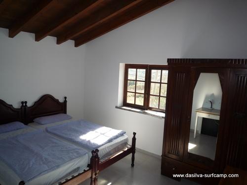 2 beds room