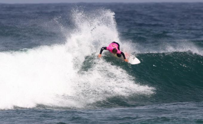 Conner Coffin in cleaner conditions at Piha