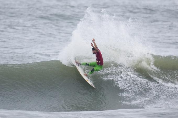 Michel Bourez at Praia Vila