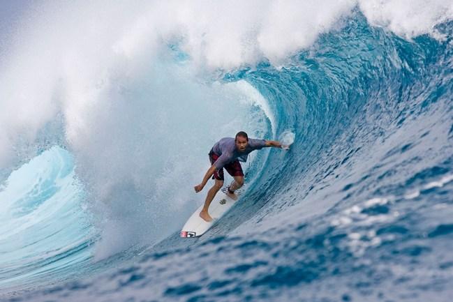  Damien Hobgood Drops in at Teahupoo